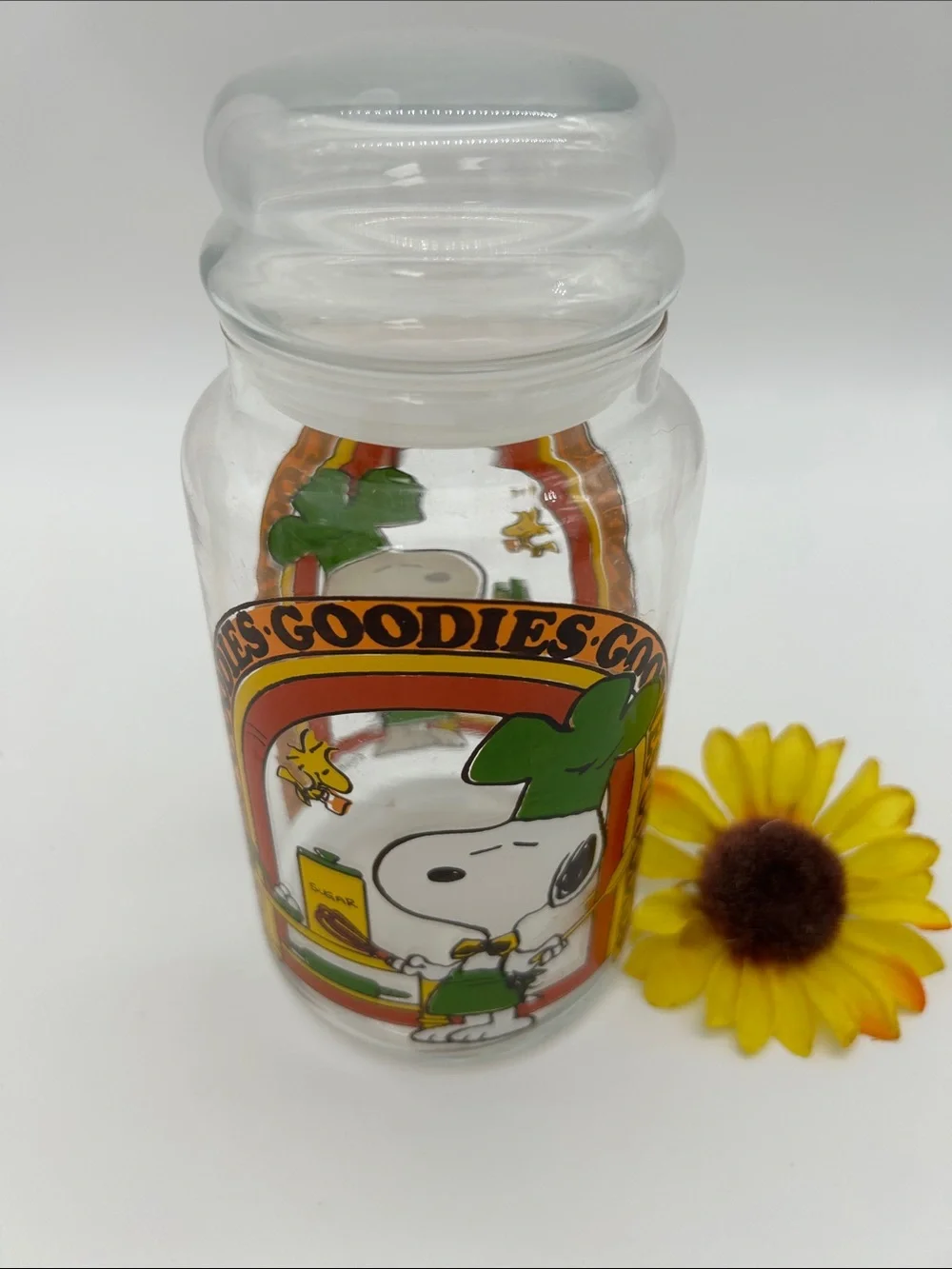 Snoopy Vintage Goodies Glass Jar Peanuts Snoopy & Woodstock design, a Must Have!